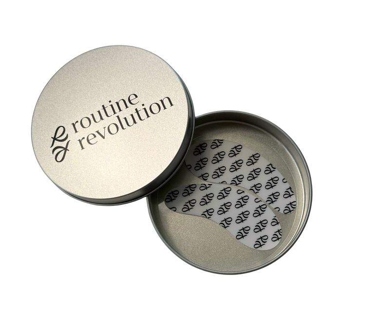 Runde Dose mit zwei Statement-Augenpatches auf transparentem Hintergrund